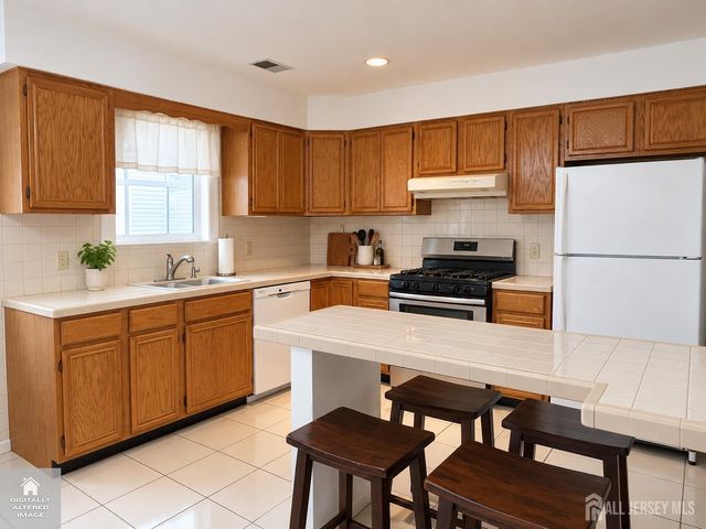 40 Compton Avenue, Hazlet, NJ 07734