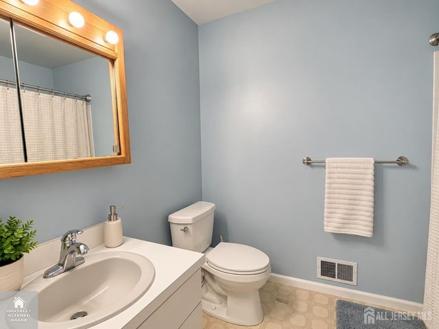 40 Compton Avenue, Hazlet, NJ 07734