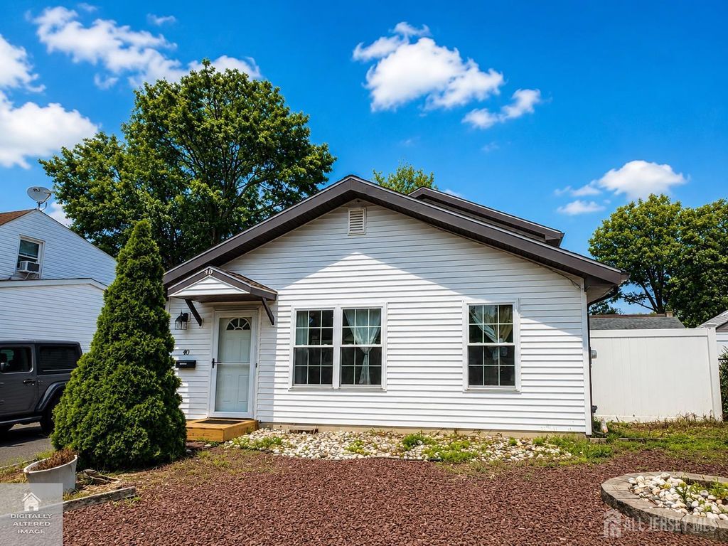 40 Compton Avenue, Hazlet, NJ 07734