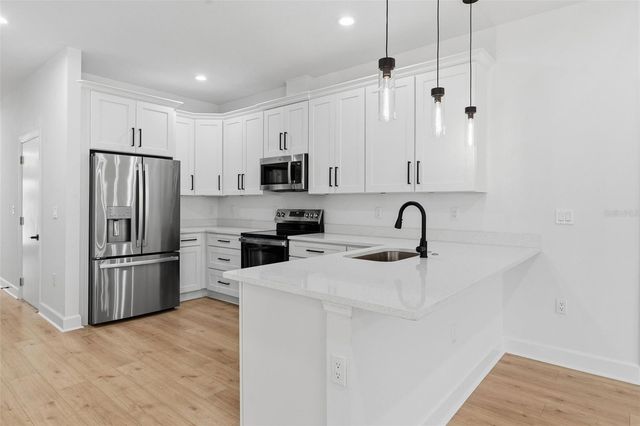 2617 E PALIFOX STREET, Tampa, FL 33610