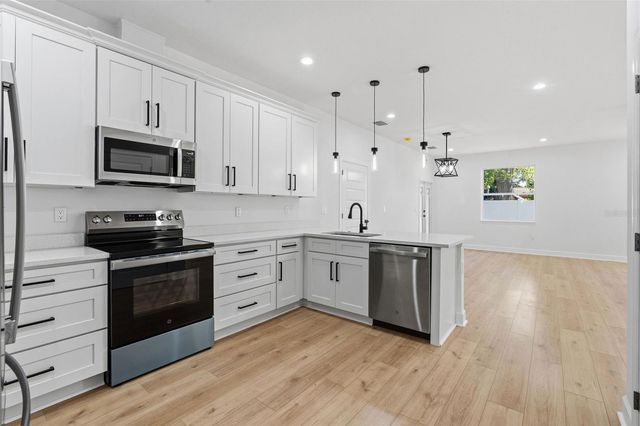 2617 E PALIFOX STREET, Tampa, FL 33610