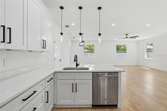 2617 E PALIFOX STREET, Tampa, FL 33610