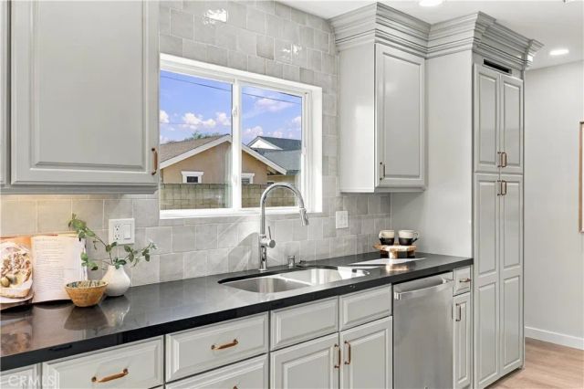 17781 Flintstone Lane, Huntington Beach, CA 92647