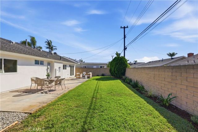 17781 Flintstone Lane, Huntington Beach, CA 92647