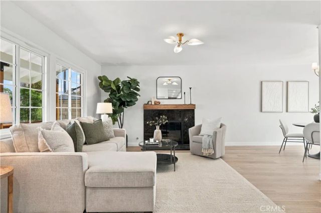 17781 Flintstone Lane, Huntington Beach, CA 92647