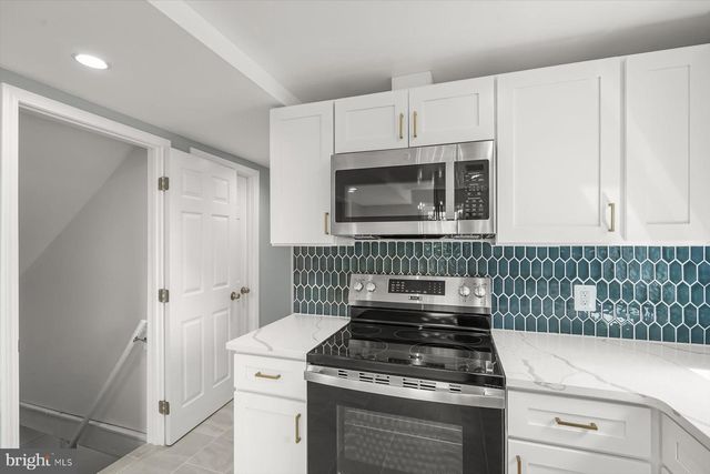 2917 E LEE AVE, Alexandria, VA 22306