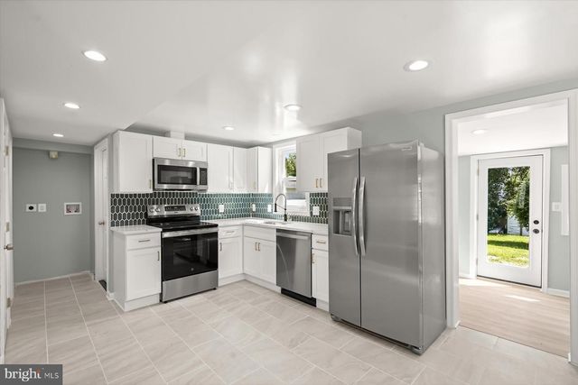 2917 E LEE AVE, Alexandria, VA 22306