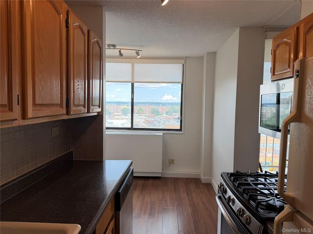 2 BAY CLUB DRIVE 7Y, Bayside, NY 11360