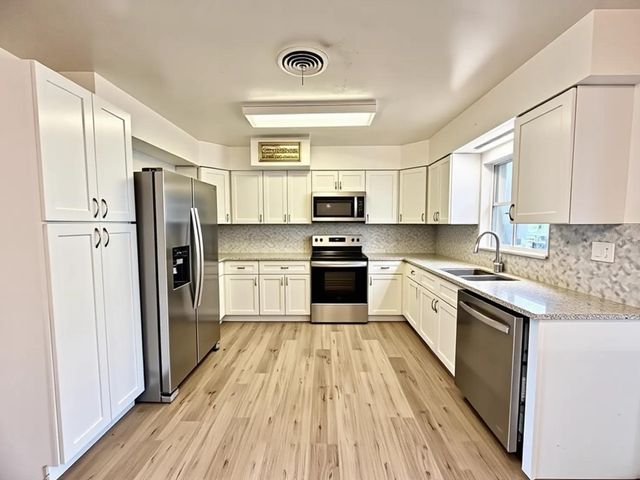 5235 SE 107TH STREET, Belleview, FL 34420
