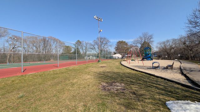 636 Pintail Street, Deerfield, IL 60015