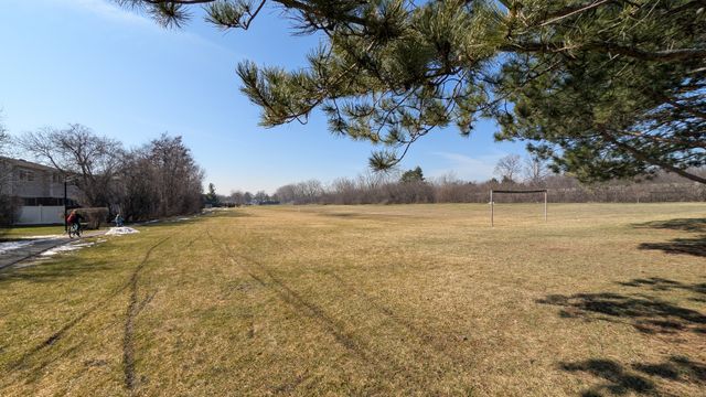 636 Pintail Street, Deerfield, IL 60015