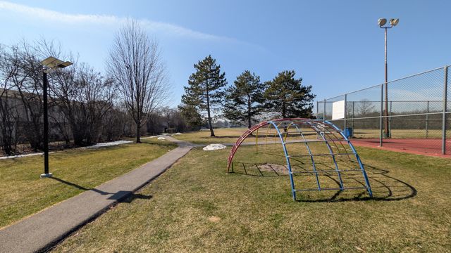 636 Pintail Street, Deerfield, IL 60015