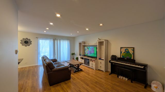 636 Pintail Street, Deerfield, IL 60015