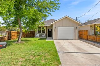 964 Allende St, Seguin, TX 78155