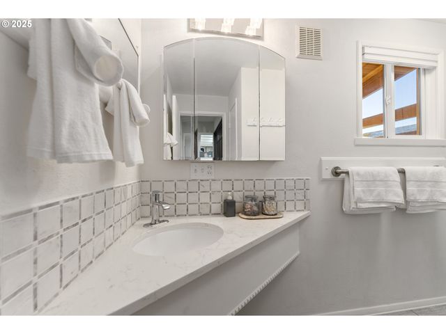 2924 Ne 52ND Ave, Portland, OR 97213