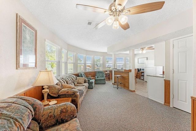 210 W Lakeview Wood, Onalaska, TX 77360