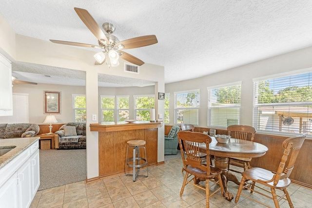 210 W Lakeview Wood, Onalaska, TX 77360