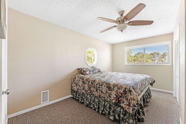210 W Lakeview Wood, Onalaska, TX 77360
