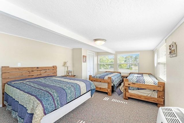 210 W Lakeview Wood, Onalaska, TX 77360