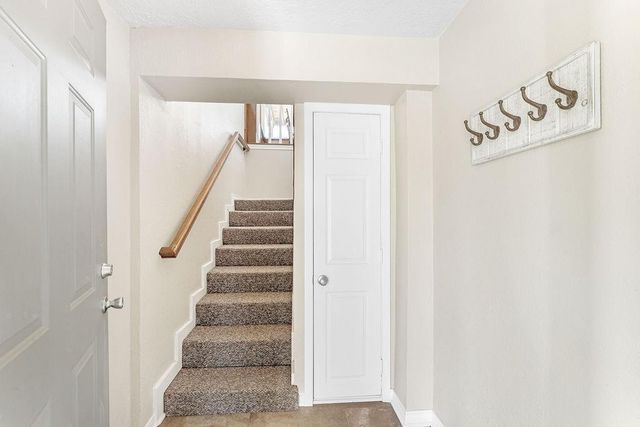 210 W Lakeview Wood, Onalaska, TX 77360