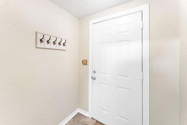 210 W Lakeview Wood, Onalaska, TX 77360