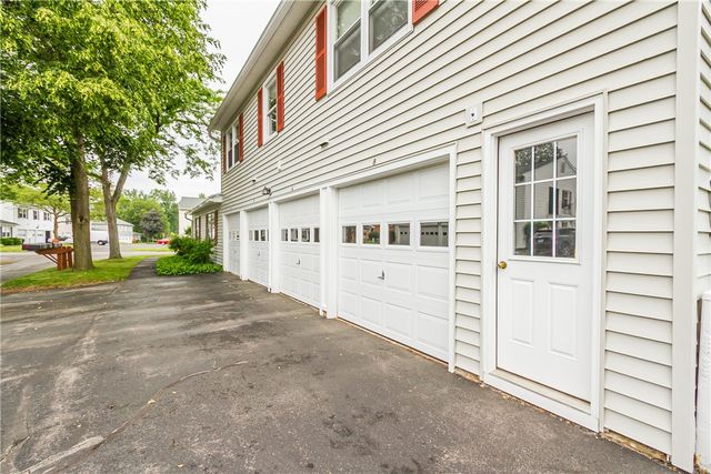 8 Heron Way South, Perinton, NY 14450