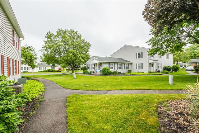 8 Heron Way South, Perinton, NY 14450