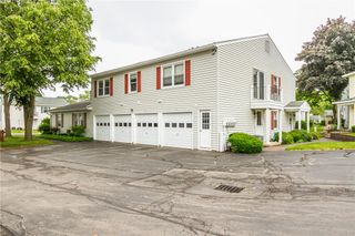 8 Heron Way South, Perinton, NY 14450