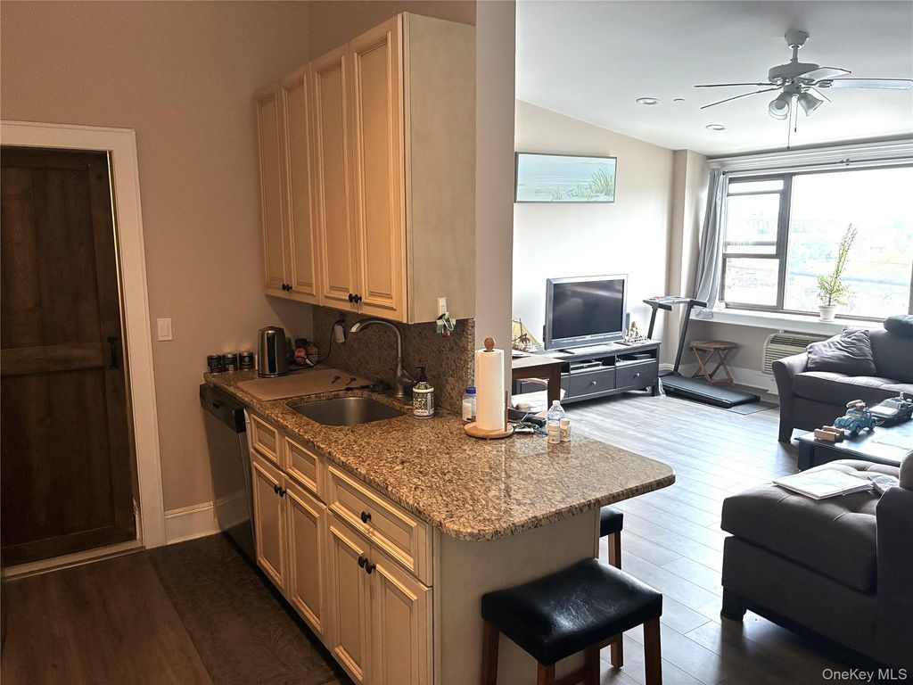 185 W Park Avenue 200, Long Beach, NY 11561 — photo 4