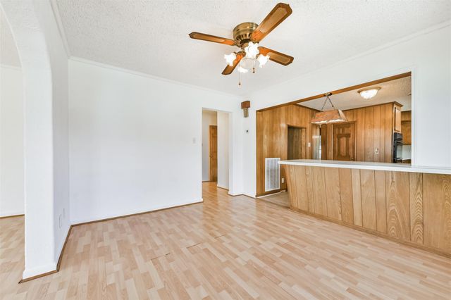 163 Oakland St, Baytown, TX 77520