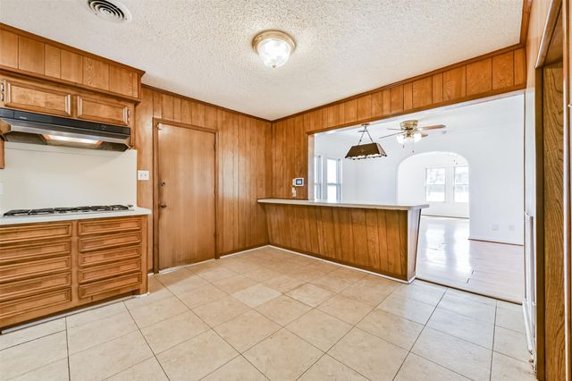 163 Oakland St, Baytown, TX 77520