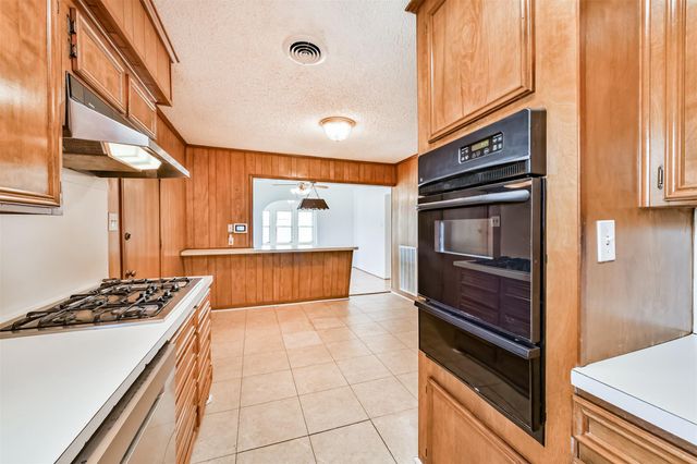 163 Oakland St, Baytown, TX 77520