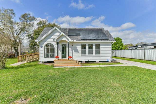 163 Oakland St, Baytown, TX 77520