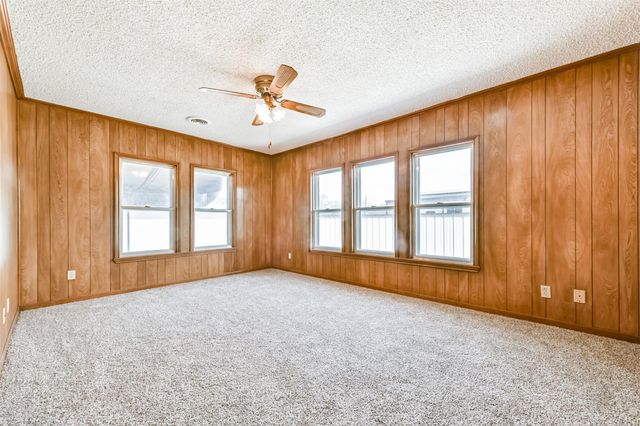 163 Oakland St, Baytown, TX 77520