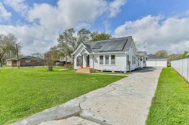 163 Oakland St, Baytown, TX 77520