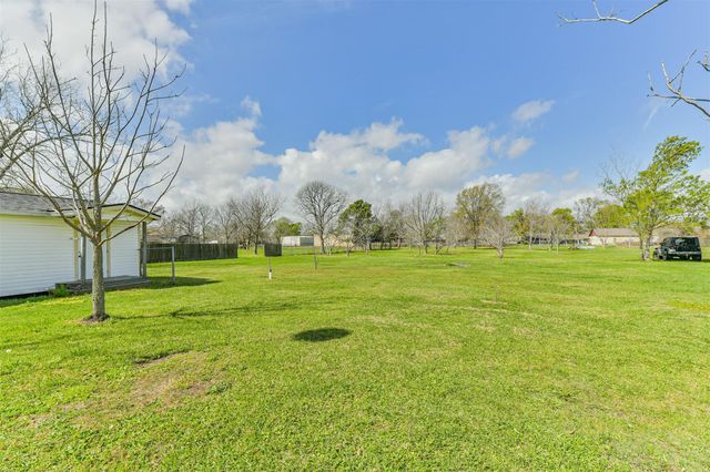 163 Oakland St, Baytown, TX 77520