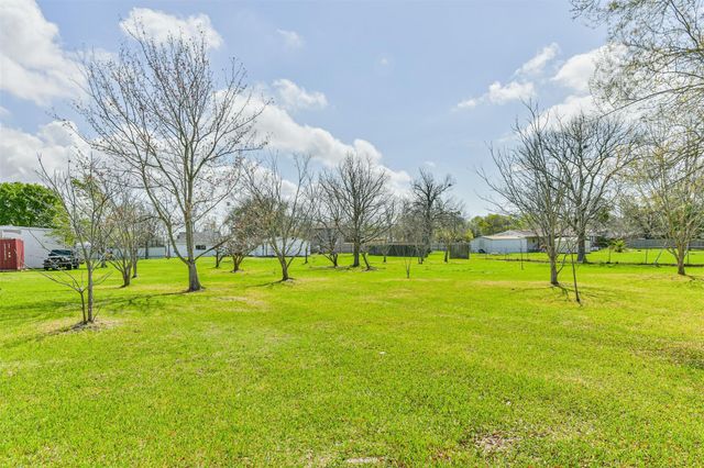 163 Oakland St, Baytown, TX 77520