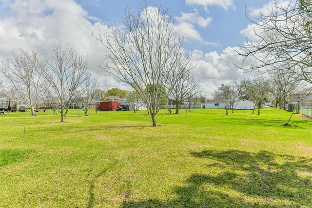 163 Oakland St, Baytown, TX 77520