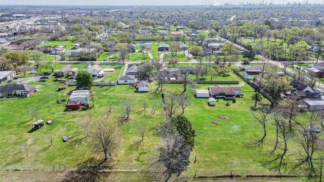 163 Oakland St, Baytown, TX 77520