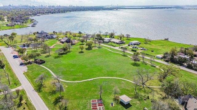 163 Oakland St, Baytown, TX 77520