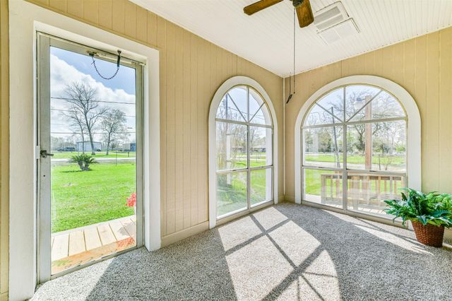 163 Oakland St, Baytown, TX 77520