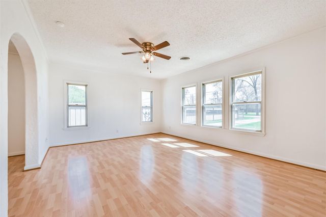 163 Oakland St, Baytown, TX 77520