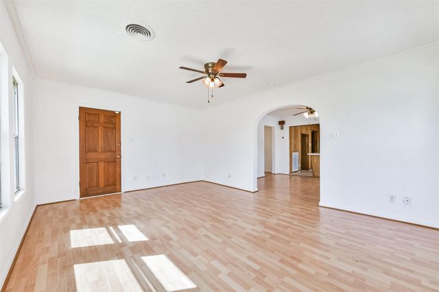 163 Oakland St, Baytown, TX 77520