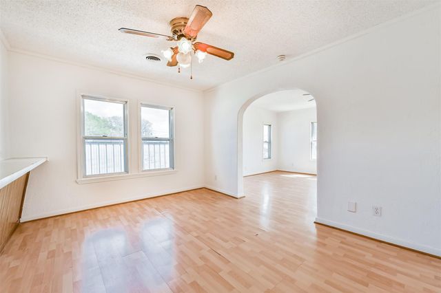 163 Oakland St, Baytown, TX 77520