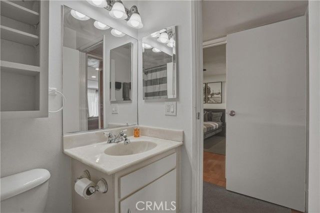 6151 Reseda Boulevard 13, Tarzana (los Angeles), CA 91335