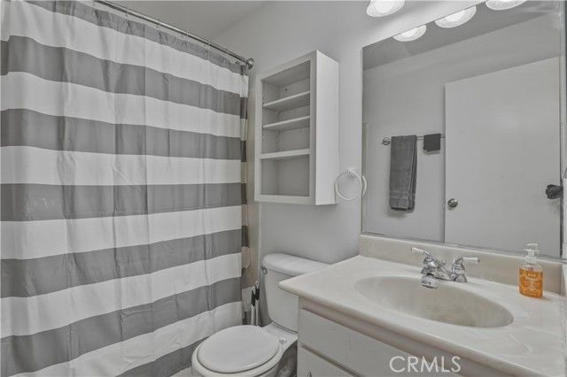 6151 Reseda Boulevard 13, Tarzana (los Angeles), CA 91335