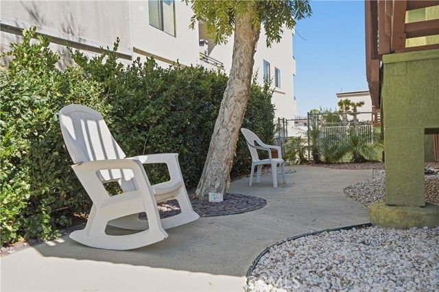 6151 Reseda Boulevard 13, Tarzana (los Angeles), CA 91335