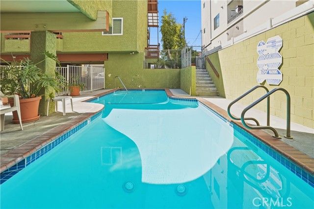 6151 Reseda Boulevard 13, Tarzana (los Angeles), CA 91335