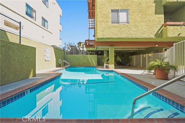 6151 Reseda Boulevard 13, Tarzana (los Angeles), CA 91335