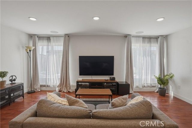 6151 Reseda Boulevard 13, Tarzana (los Angeles), CA 91335